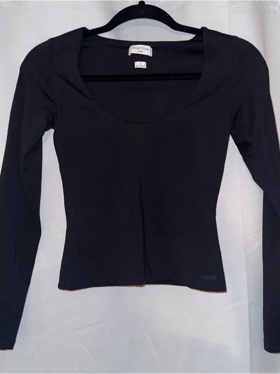 Aritzia Contour Black Long-Sleeve Scoop Neck Top - Picture 1 of 3